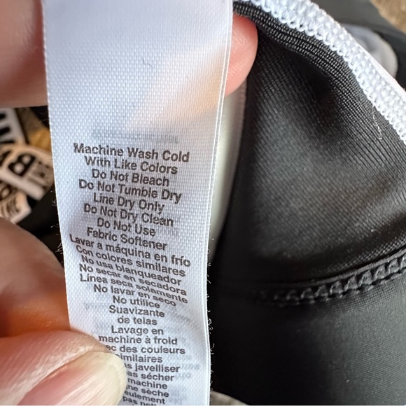 Eleven by Venus Williams Sports Bra Medium NWT Black & White The Batman - Picture 7 of 8